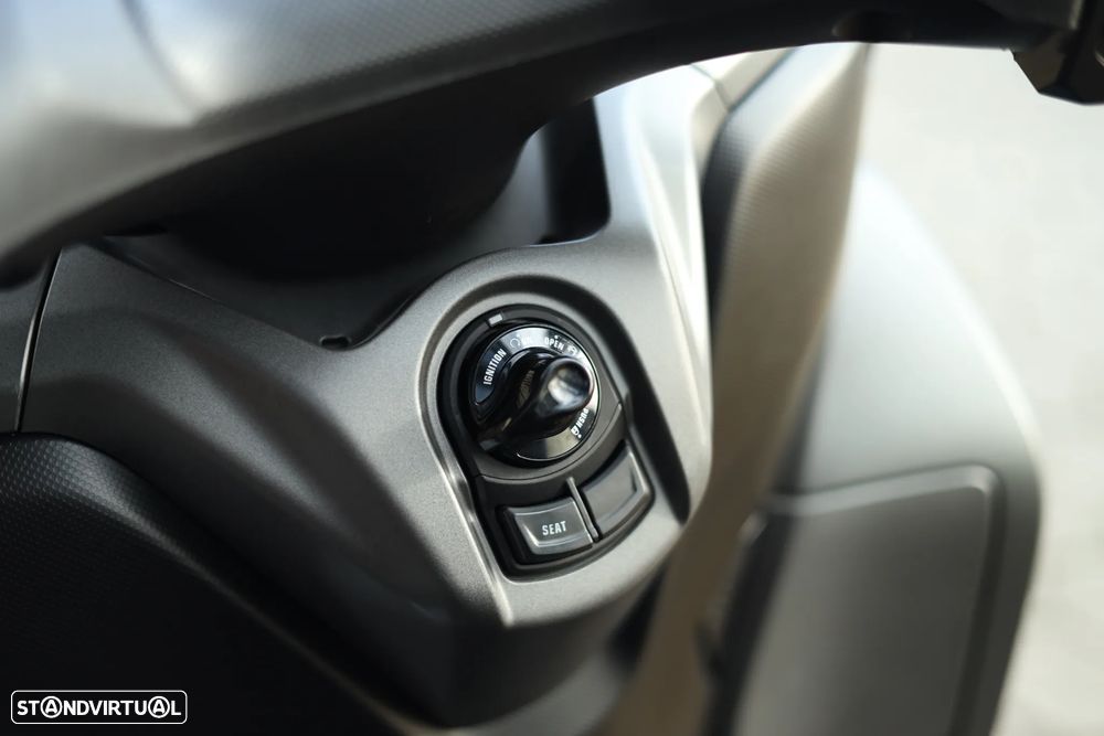 Yamaha Tricity Carta de Carro - 13