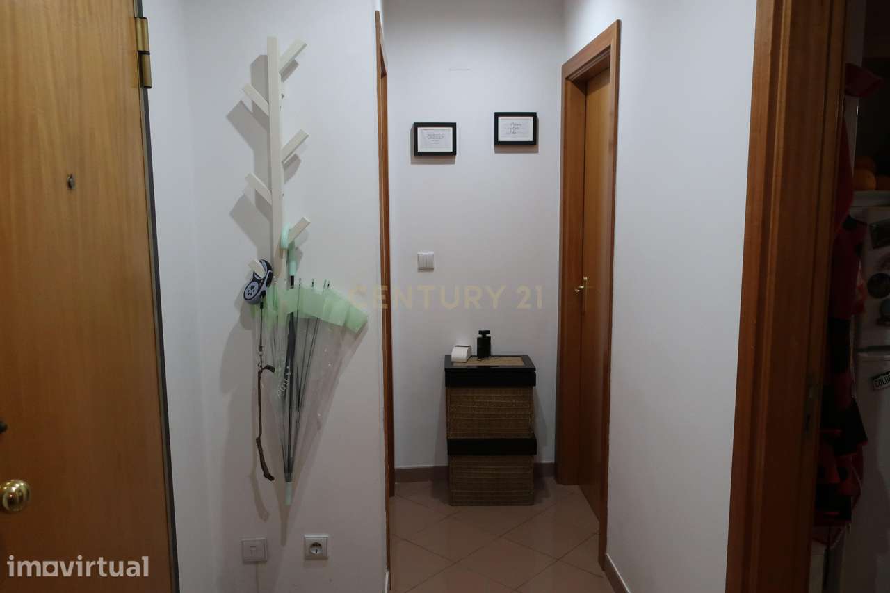 Apartamento T1 com Parqueamento - Cavaleira - Grande imagem: 2/13