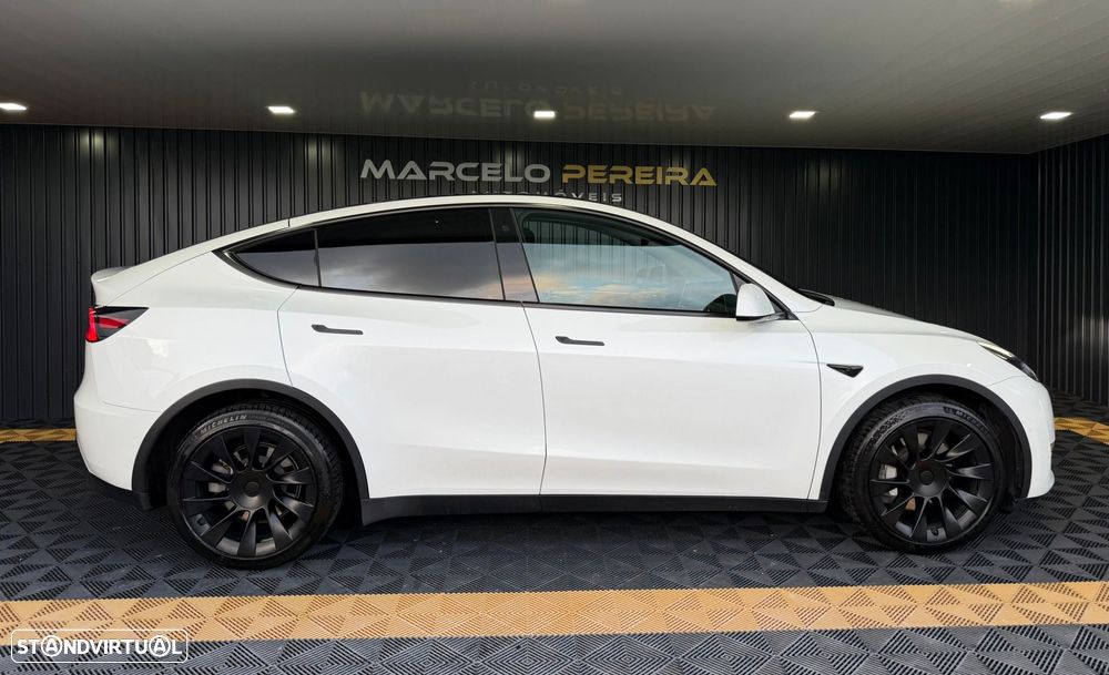 Tesla Model Y - 5