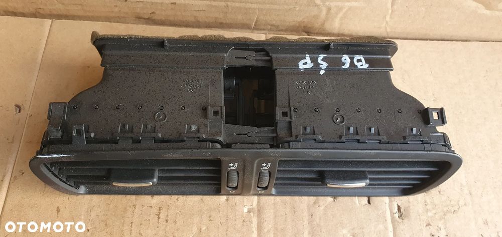 Kratka nawiewu powietrza środkowa VW Passat B6 3C1819728F - 2
