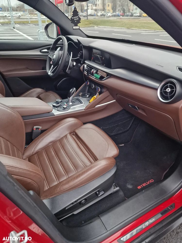 Alfa Romeo Stelvio 2.0 Turbo 16V AT8-Q4 Veloce Ti - 16