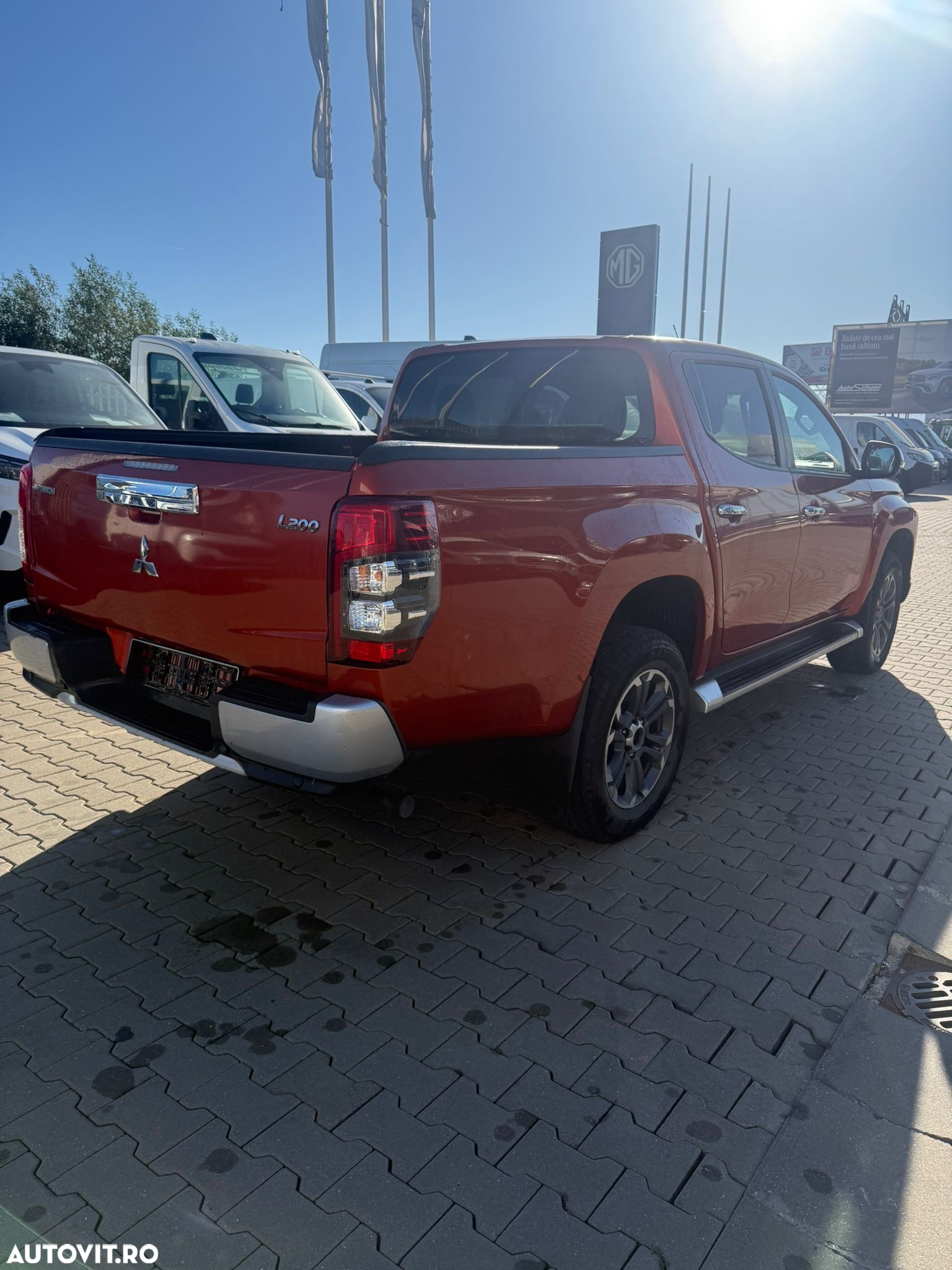 Mitsubishi L200 Double Cab 2.2 DI-D A/T Instyle - 4
