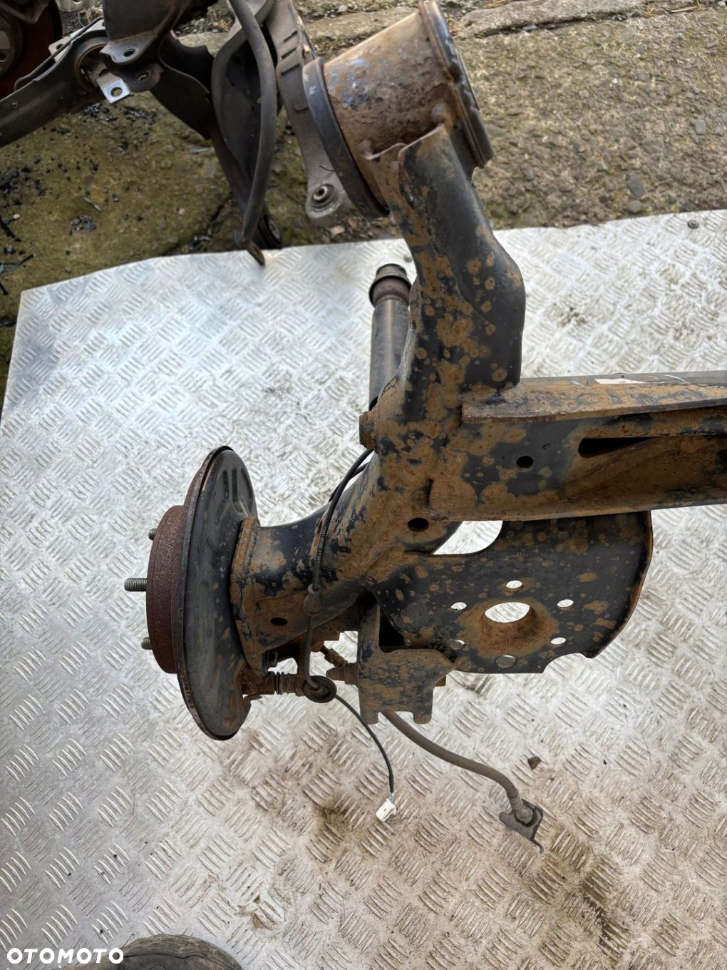 OŚ BELKA TYLNA HYUNDAI I10 II 13- - 5