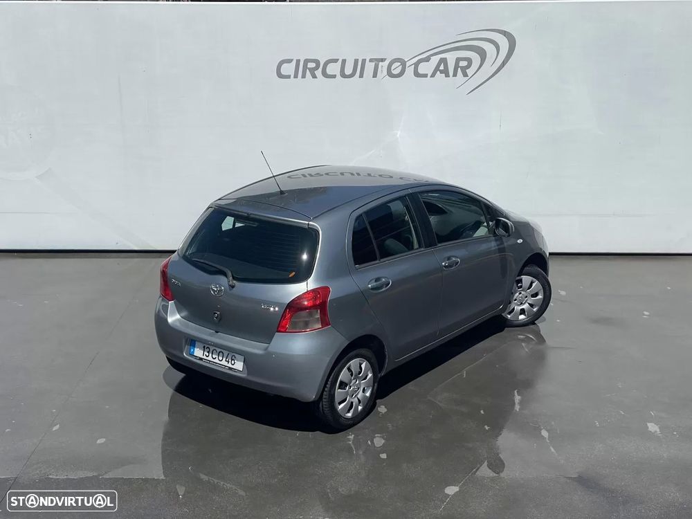 Toyota Yaris 1.0 VVT-i AC Manual - 11