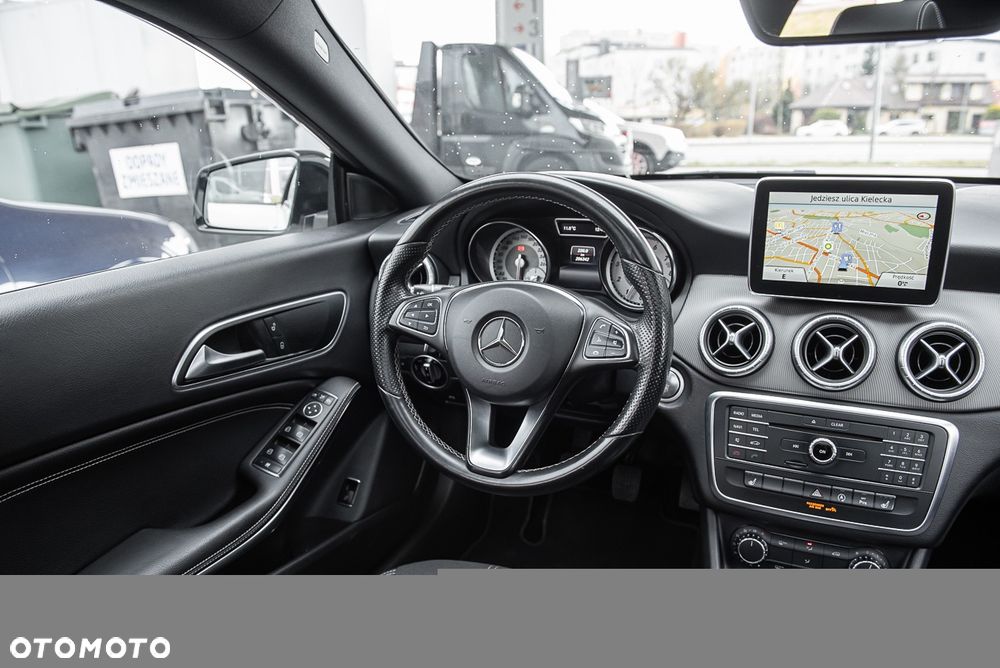 Mercedes-Benz CLA 180 UrbanStyle Edition - 25