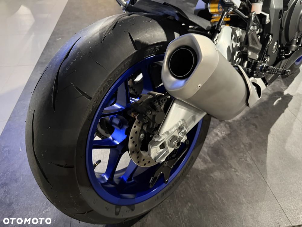 Yamaha R1 - 16