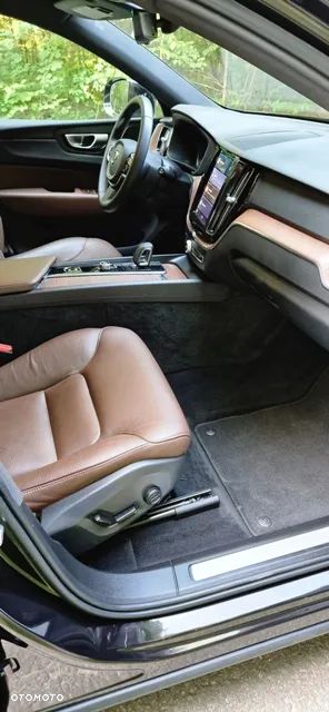 Volvo XC 60 B5 B AWD Plus Dark - 24