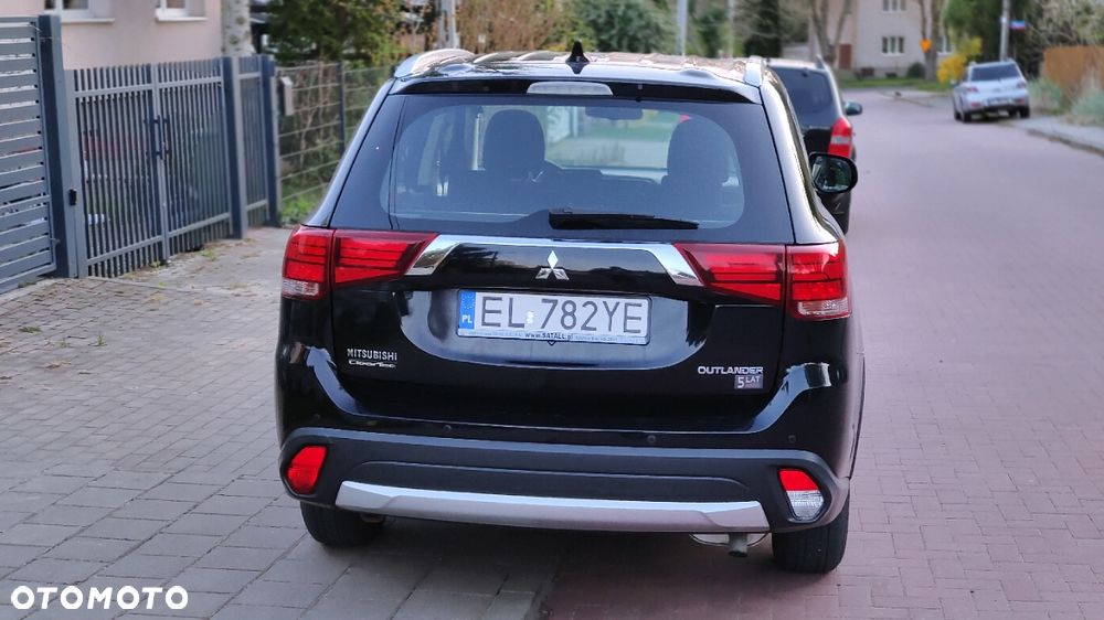 Mitsubishi Outlander 2.0 Invite + 2WD - 4