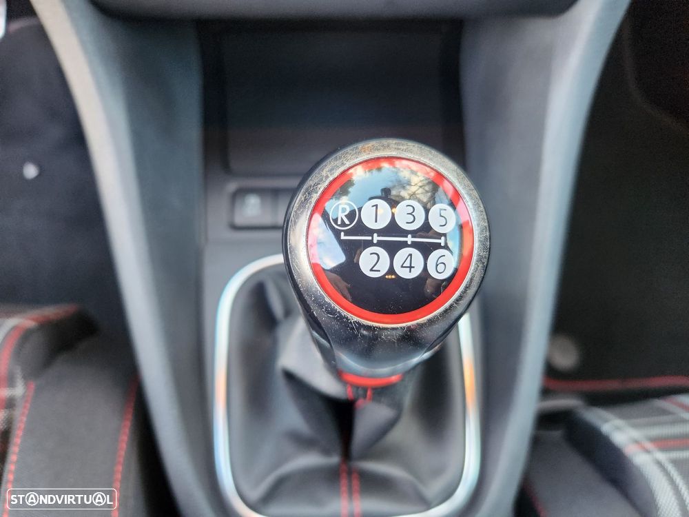 VW Golf 2.0 GTI Edition 35 - 34