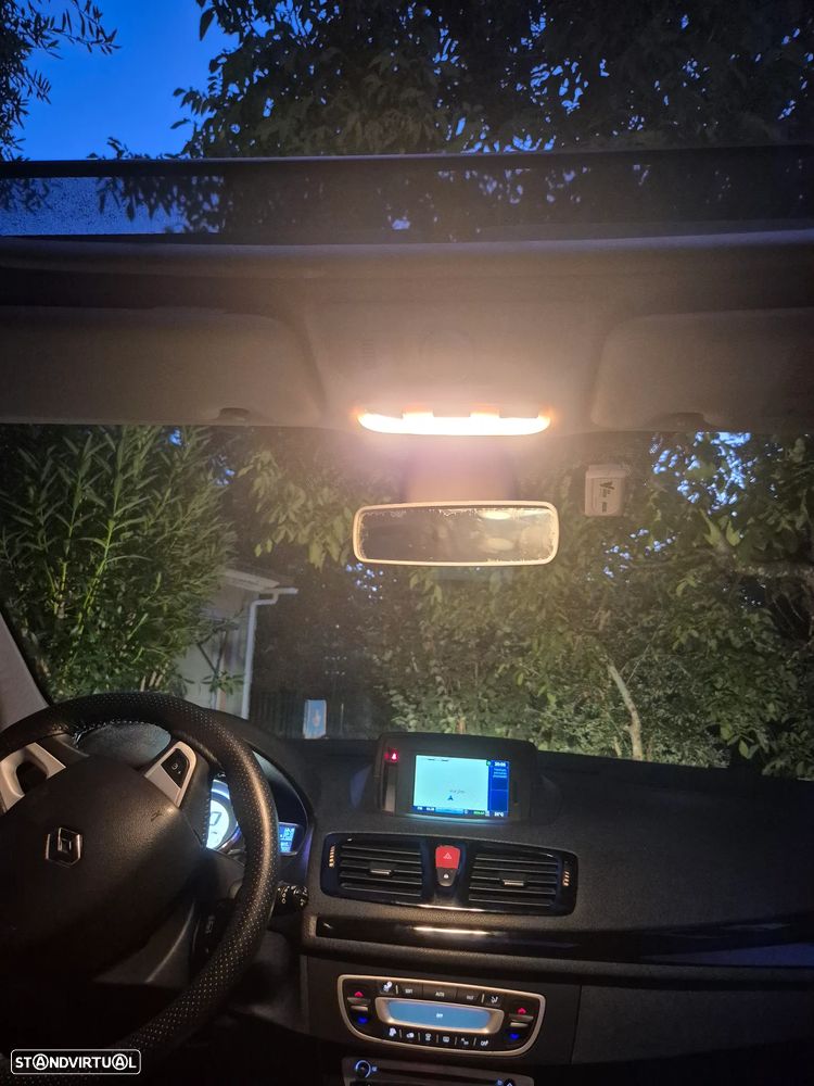 Renault Mégane Sport Tourer dCi 110 FAP EDC Bose Edition - 8