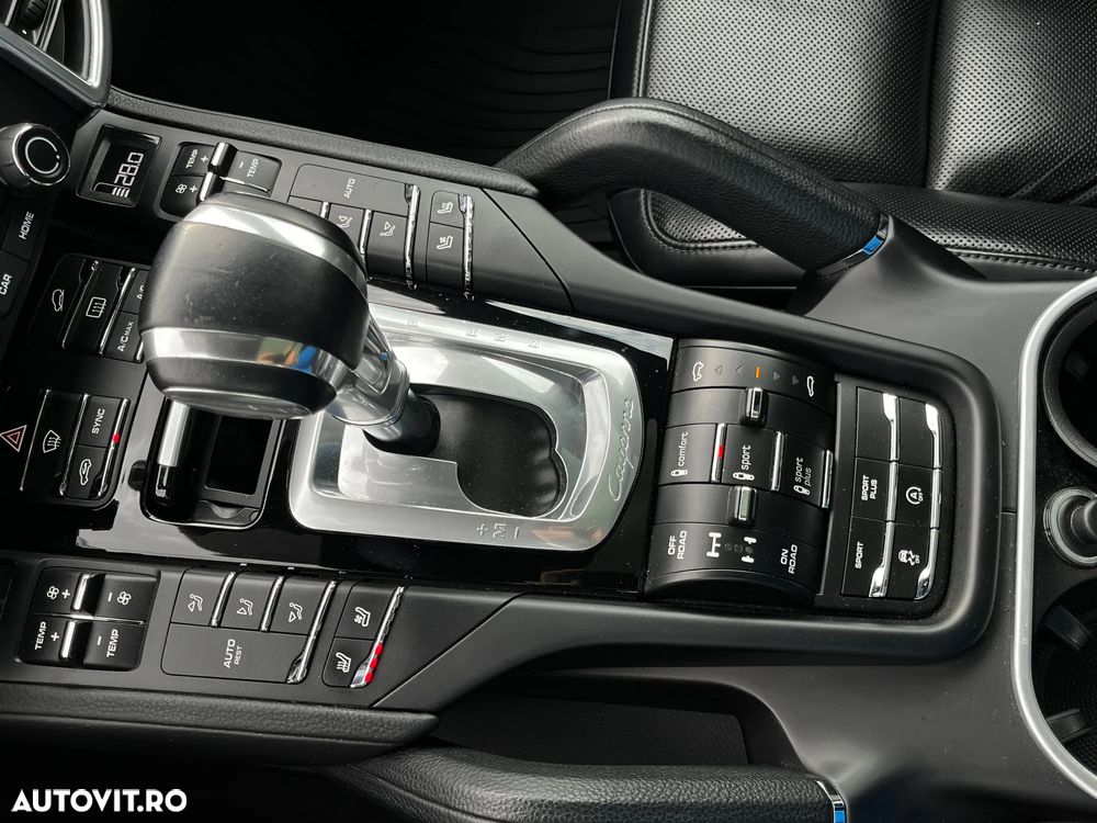 Porsche Cayenne - 24