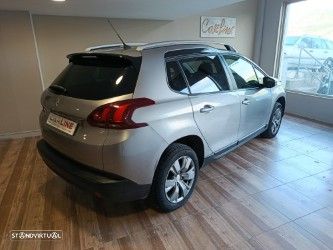 Peugeot 2008 1.2 PureTech Style - 17