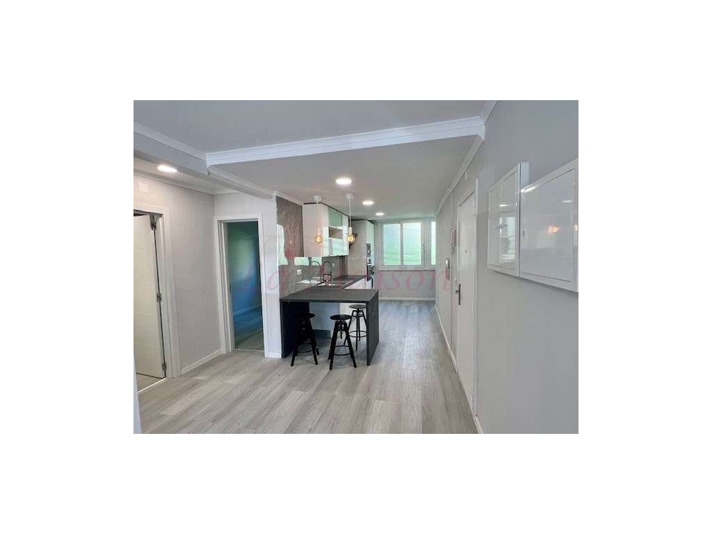 T2 Totalmente Remodelado em Benfica - Grande imagem: 2/18