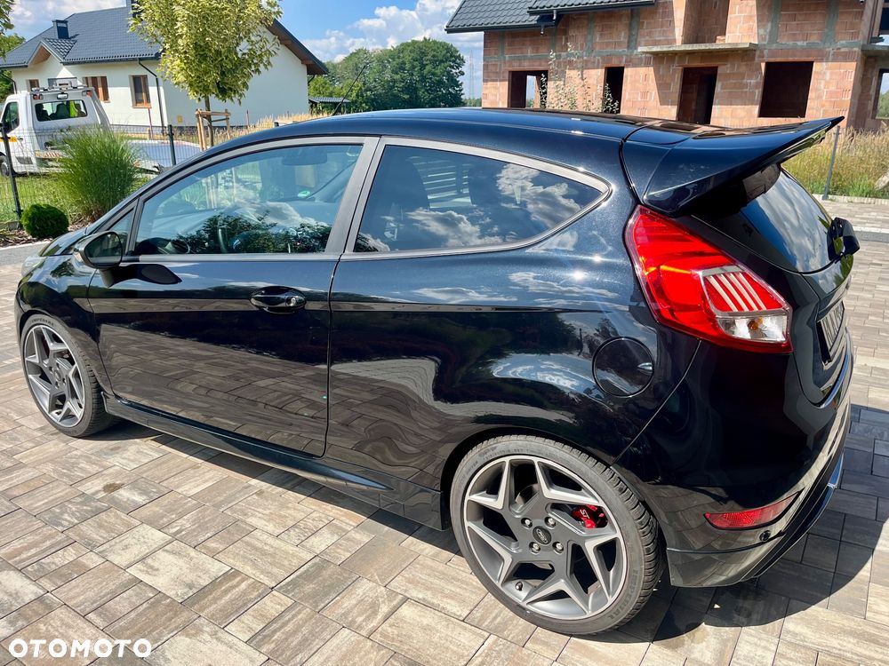 Ford Fiesta 1.6 EcoBoost ST - 11
