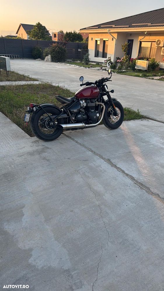 Triumph Bonneville Bobber - 3