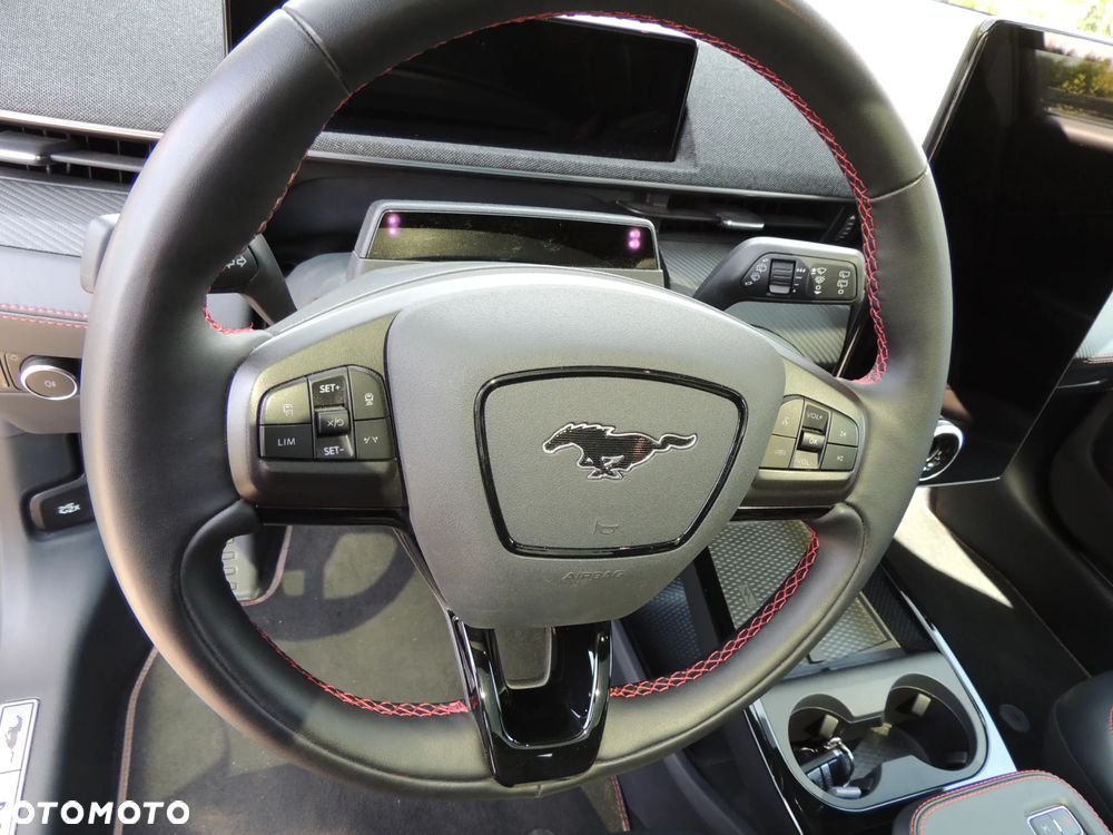 Ford Mustang Mach-E - 30