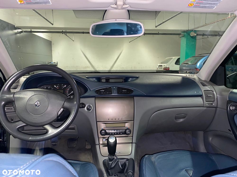 Renault Laguna 1.8 Initiale - 10