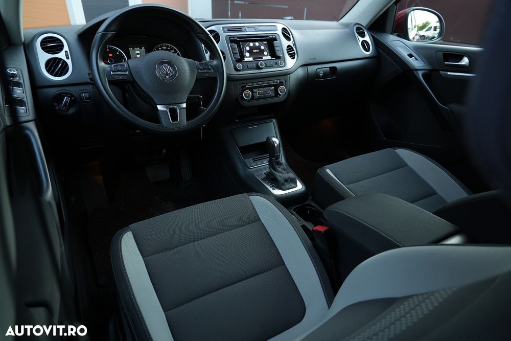 Volkswagen Tiguan 2.0 TDI DPF 4Motion BlueMotion Technology DSG Lounge Track & Style - 12