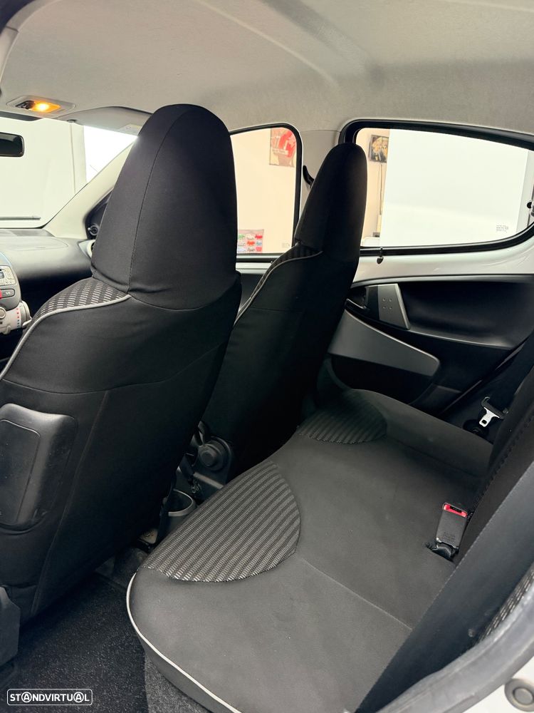 Peugeot 107 1.0 Trendy 2 Tronic - 12