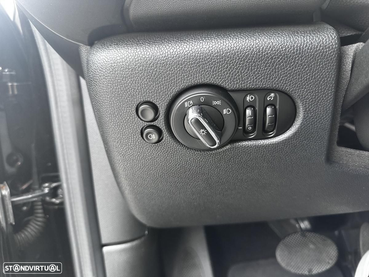 MINI 3 Portas Cooper SE Essential - 12