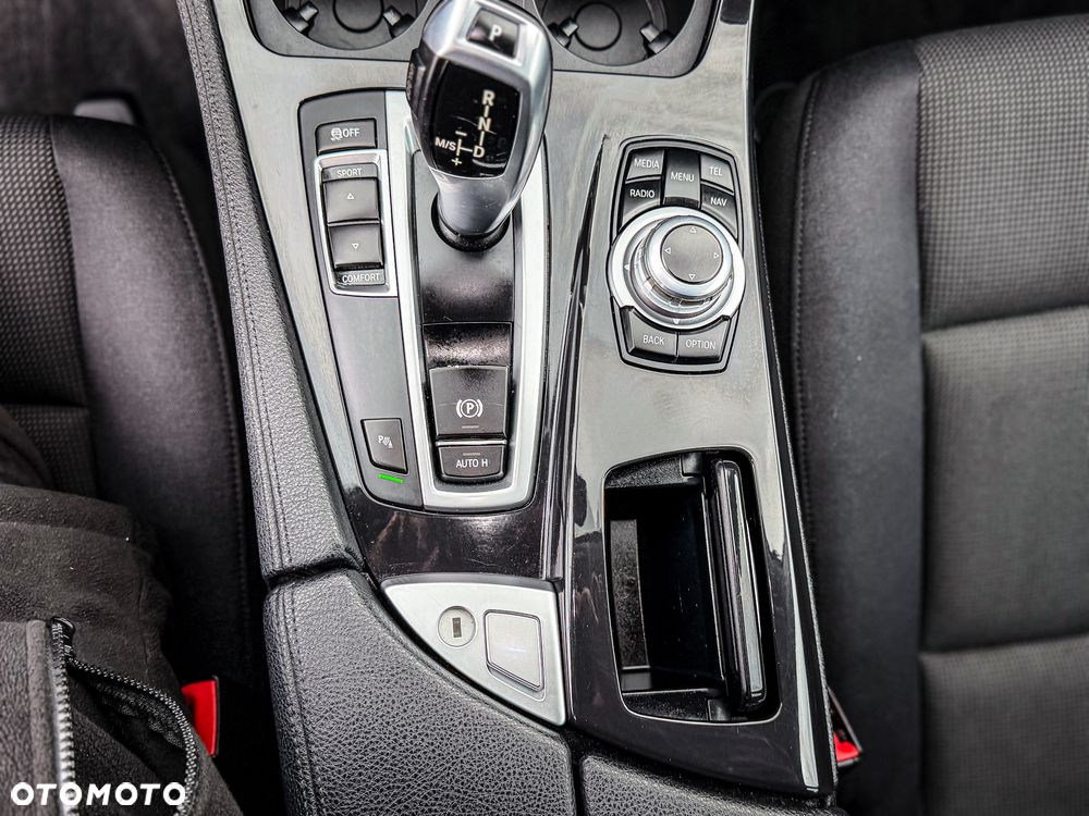 BMW Seria 5 518d Luxury Line - 32