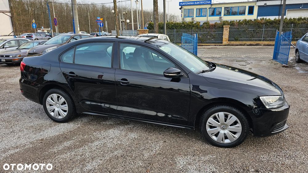 Volkswagen Jetta 1.6 TDI Comfortline - 30