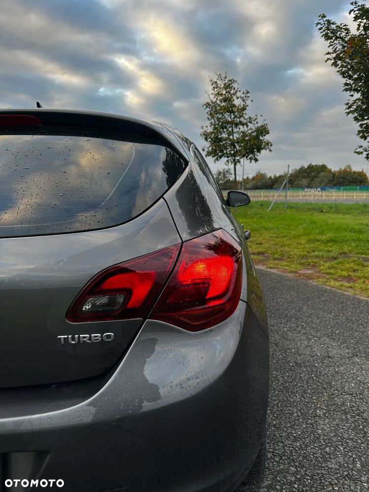 Opel Astra 1.4 Turbo - 2