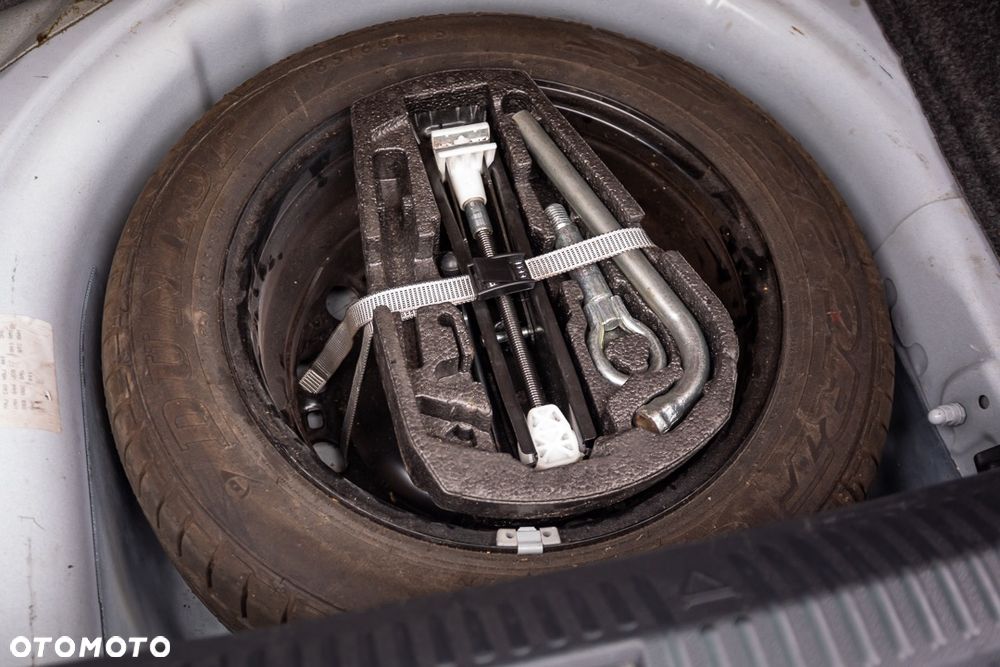 Volkswagen Polo 1.2 TSI Life - 33