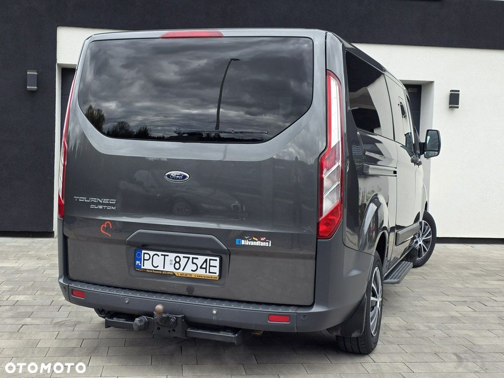 Ford Tourneo Custom - 36