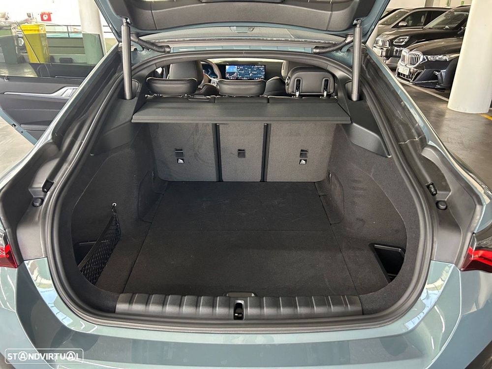 BMW i4 eDrive40 Edição Desportiva M - 17