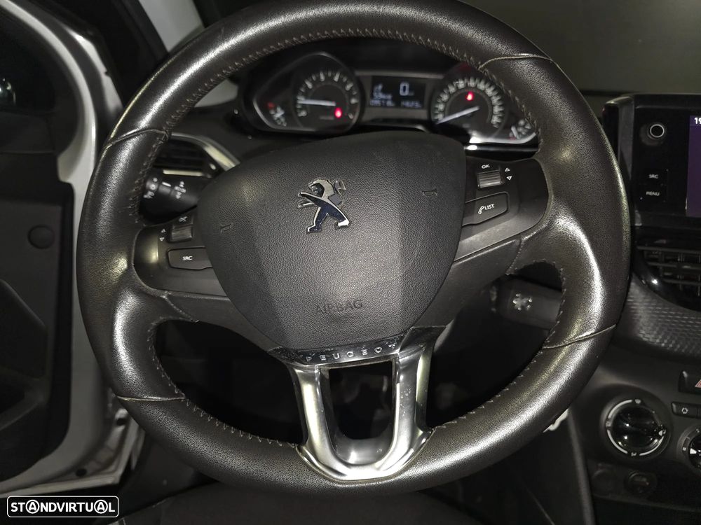 Peugeot 208 1.2 VTi SE Style - 17