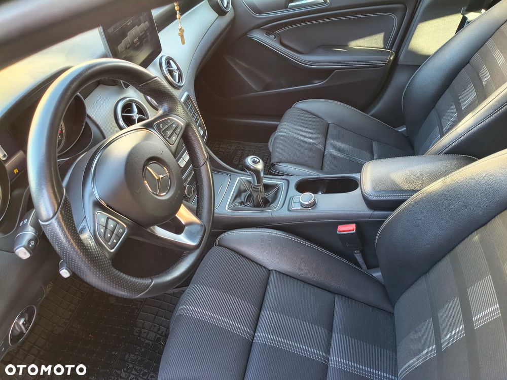 Mercedes-Benz CLA 180 d - 15