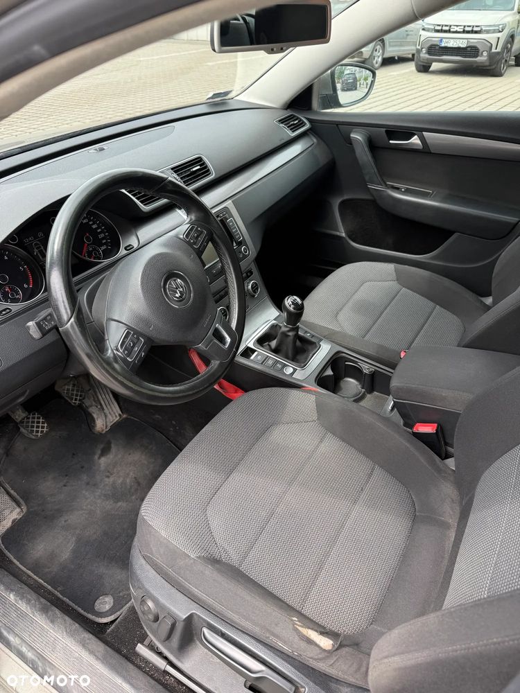 Volkswagen Passat 2.0 TDI Comfortline - 11