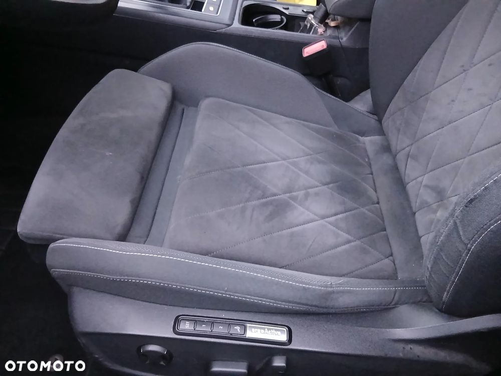 Volkswagen Golf - 24