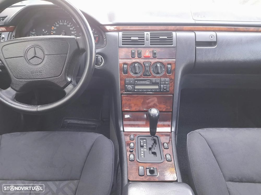 Mercedes-Benz E 200 - 8
