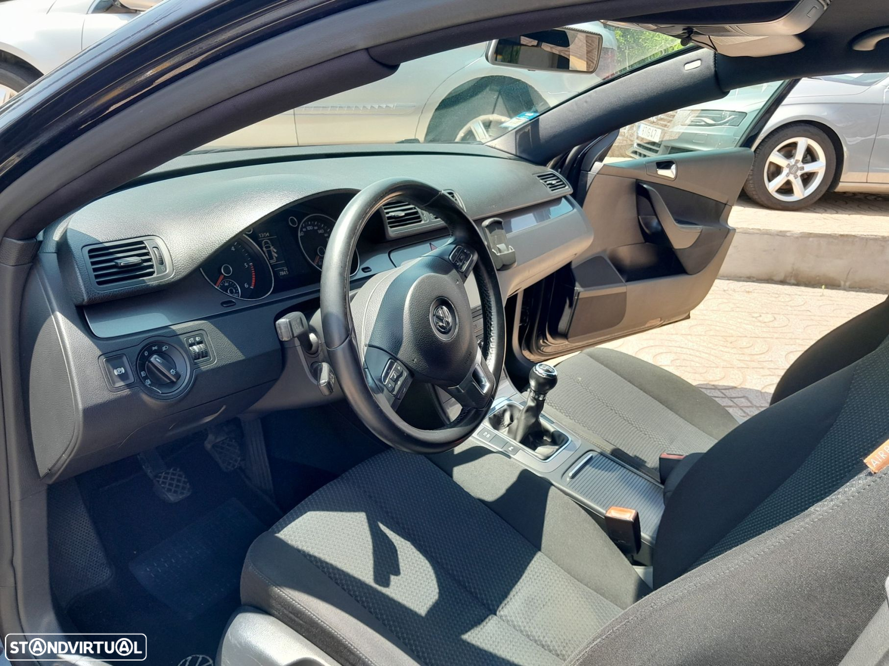 VW Passat Variant 1.6 TDI BlueMotion - 16