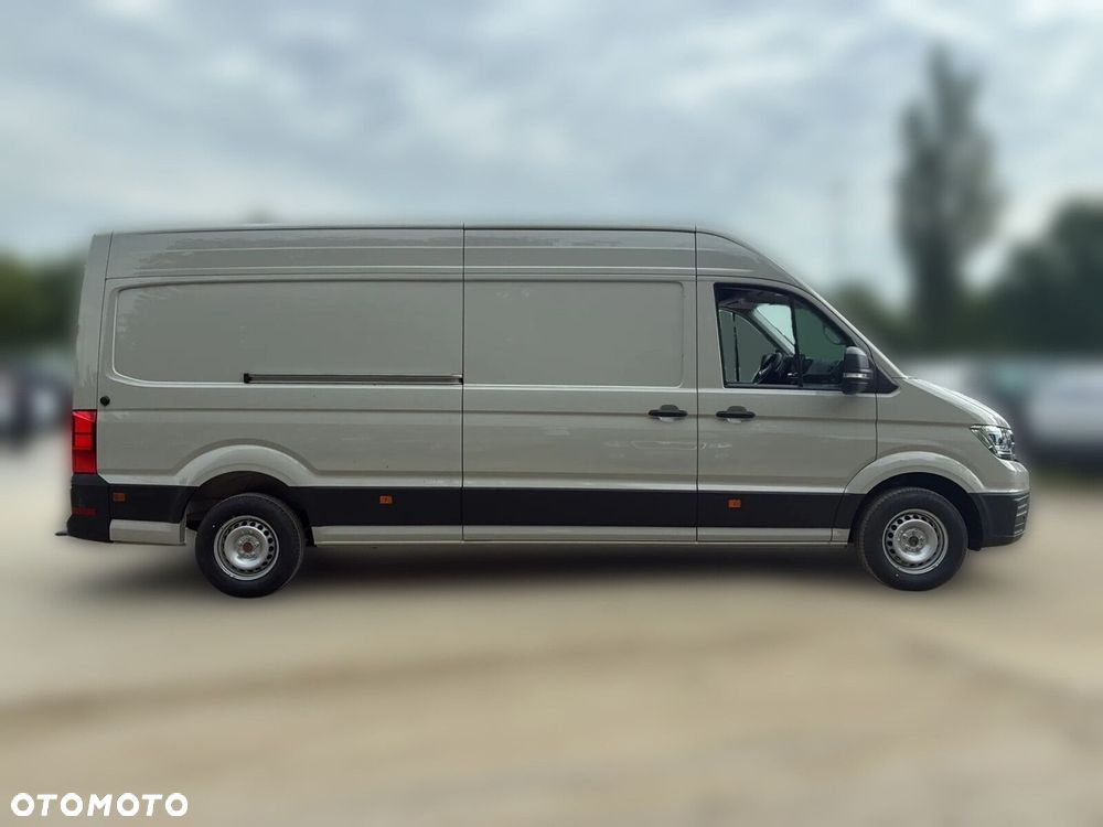 Volkswagen Crafter 35 Furgon z wysokim dachem 2,0 177 KM /Automatyczna r. o. 4490 mm - 9