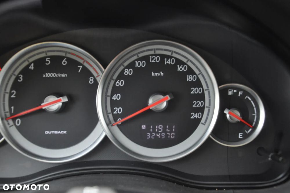 Subaru Outback 2.5i MT - 17
