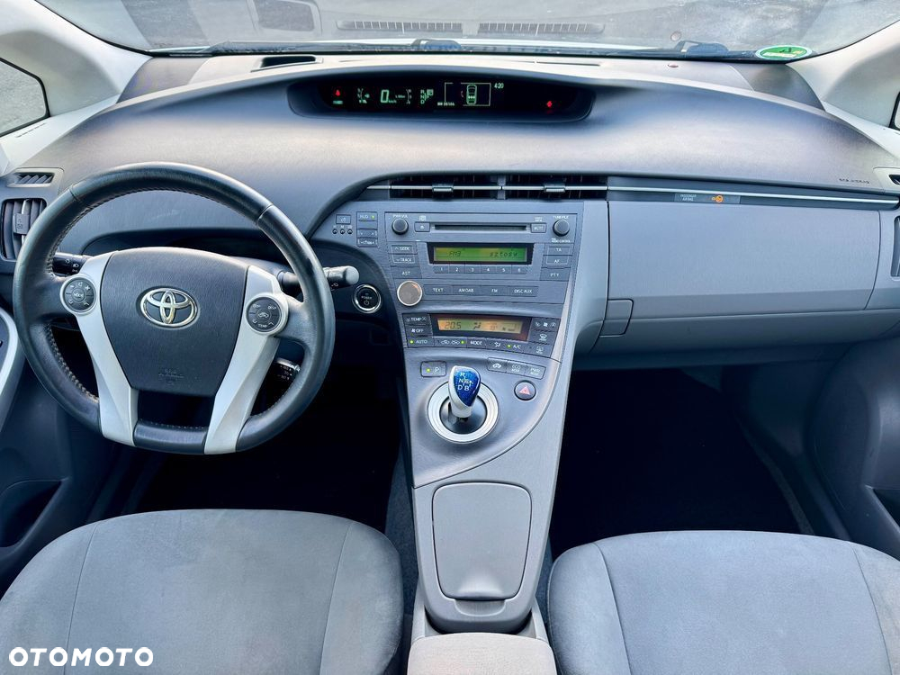 Toyota Prius (Hybrid) - 11