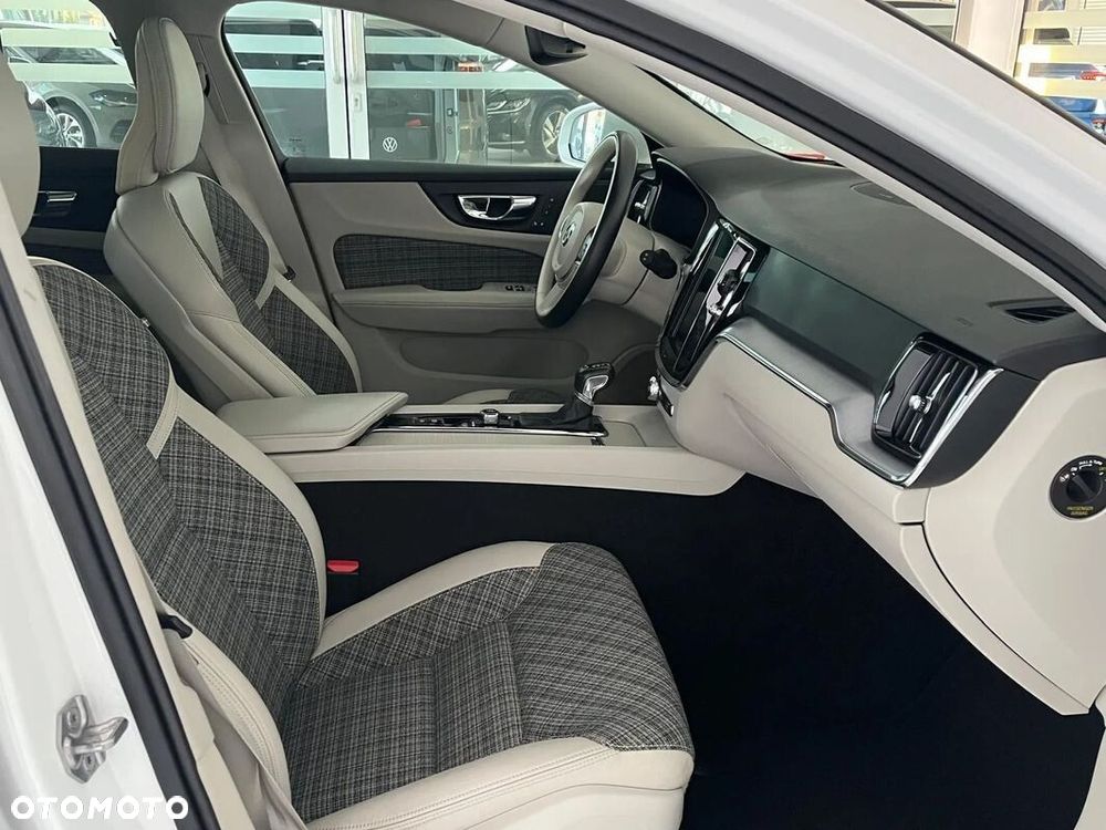 Volvo V60 D4 Drive-E Momentum - 25