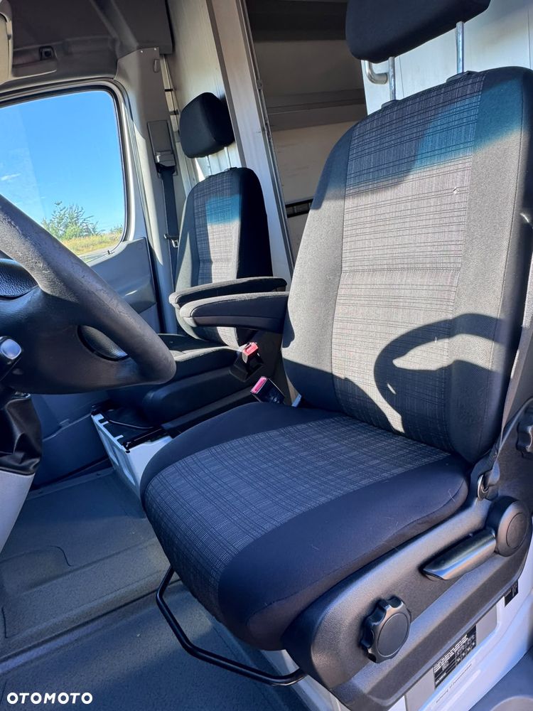 Mercedes-Benz Sprinter - 14