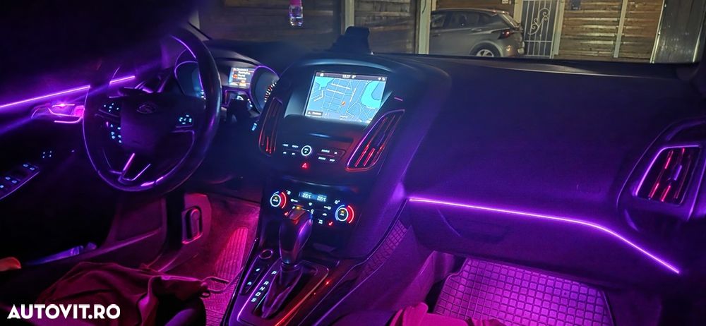 Ford Focus 2.0 TDCI Powershift Titanium - 34