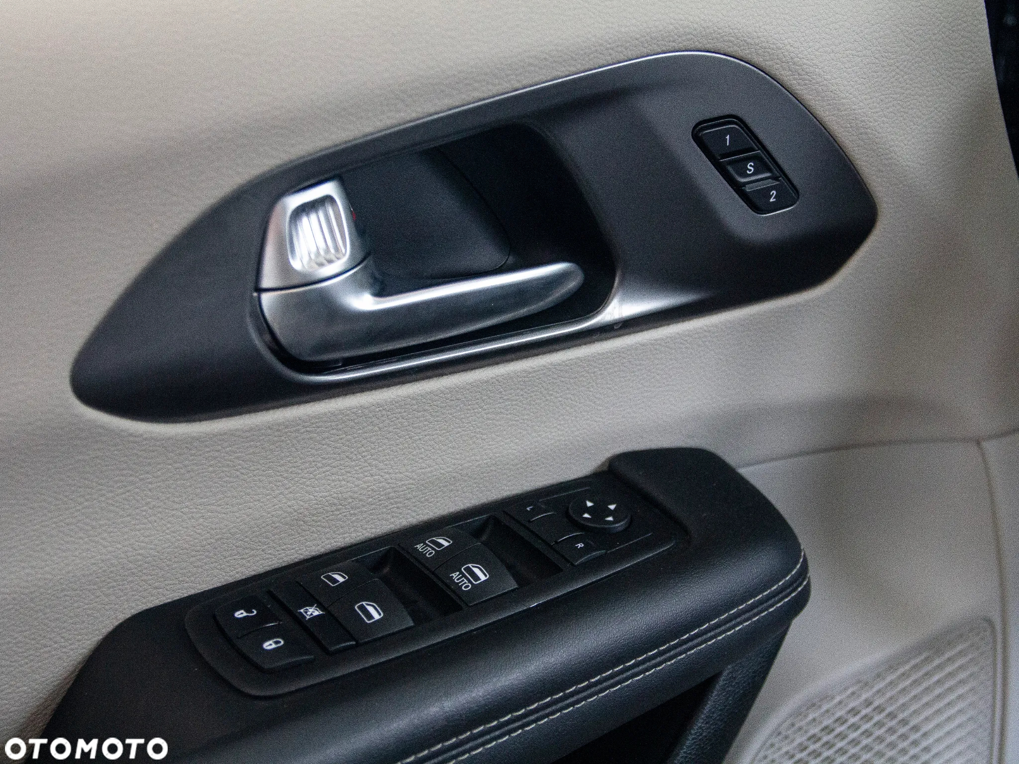 Chrysler Pacifica - 22