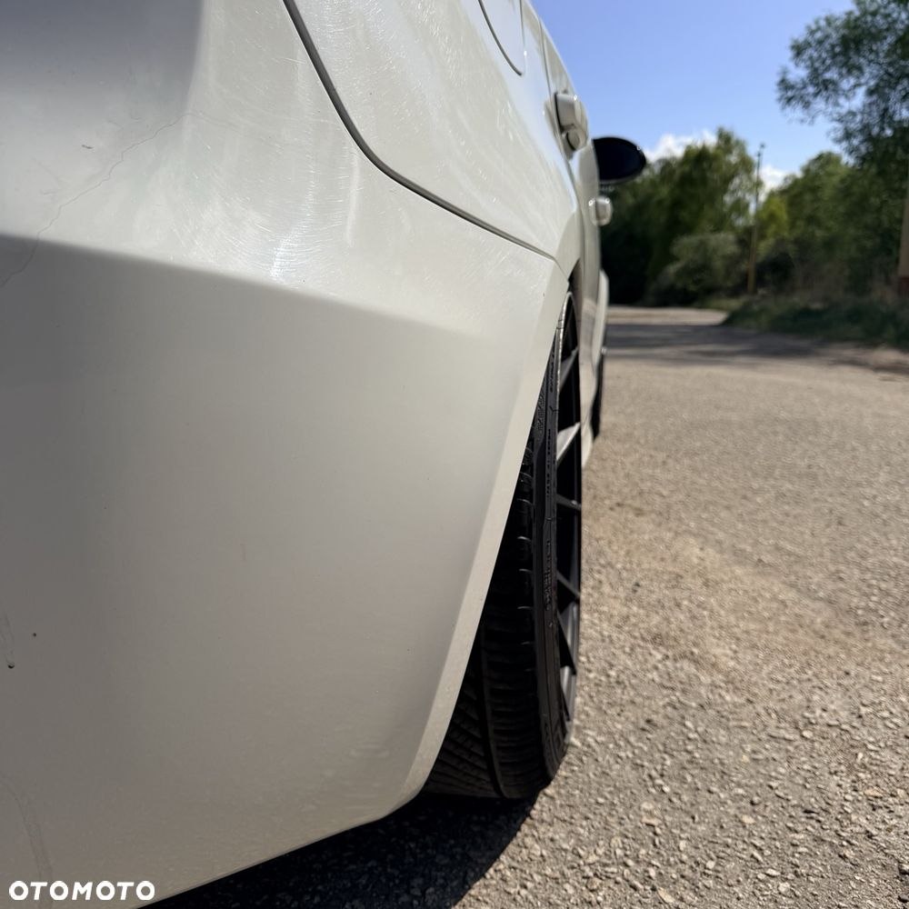 BMW Seria 1 123d - 4