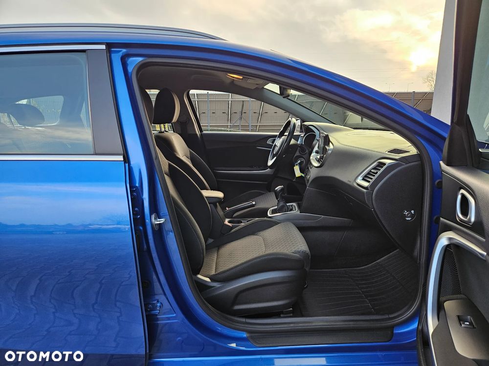 Kia Ceed 1.5 T-GDI M - 26