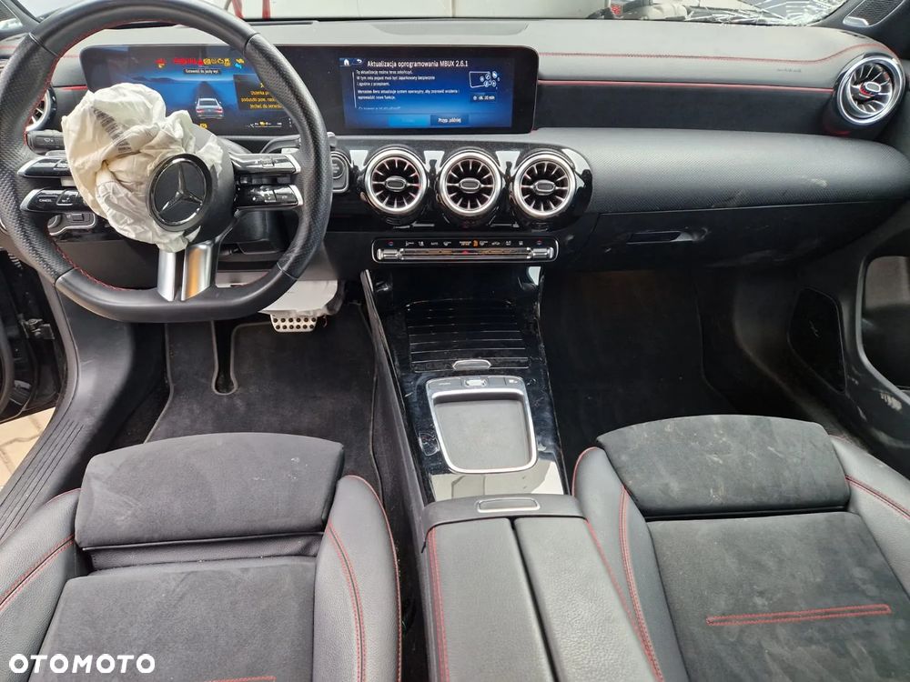 Mercedes-Benz CLA 250 E AMG Line 8G-DCT - 11
