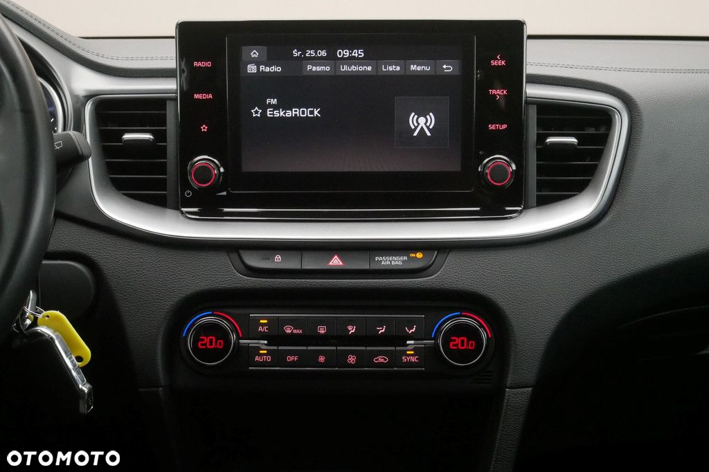 Kia Ceed - 10
