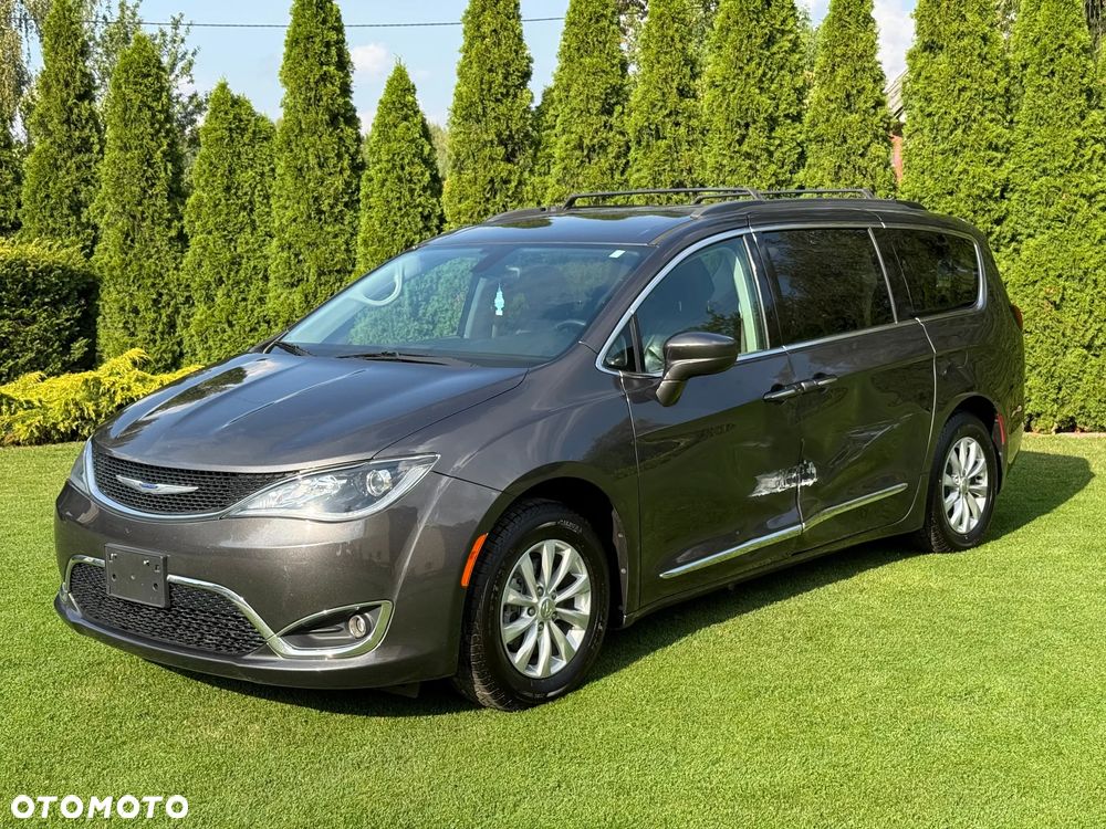 Chrysler Pacifica - 1