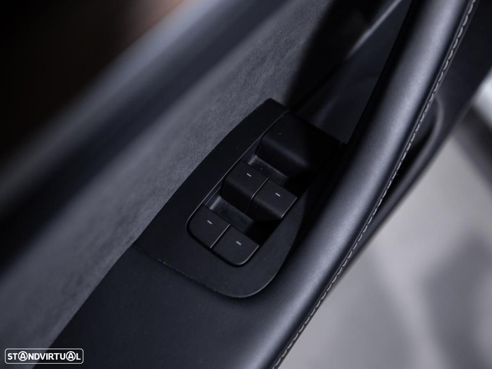 Tesla Model 3 Long-Range Dual Motor AWD - 17