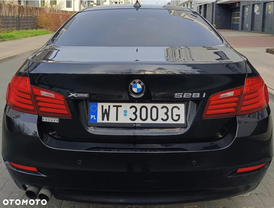 BMW Seria 5 528i xDrive Luxury Line - 8